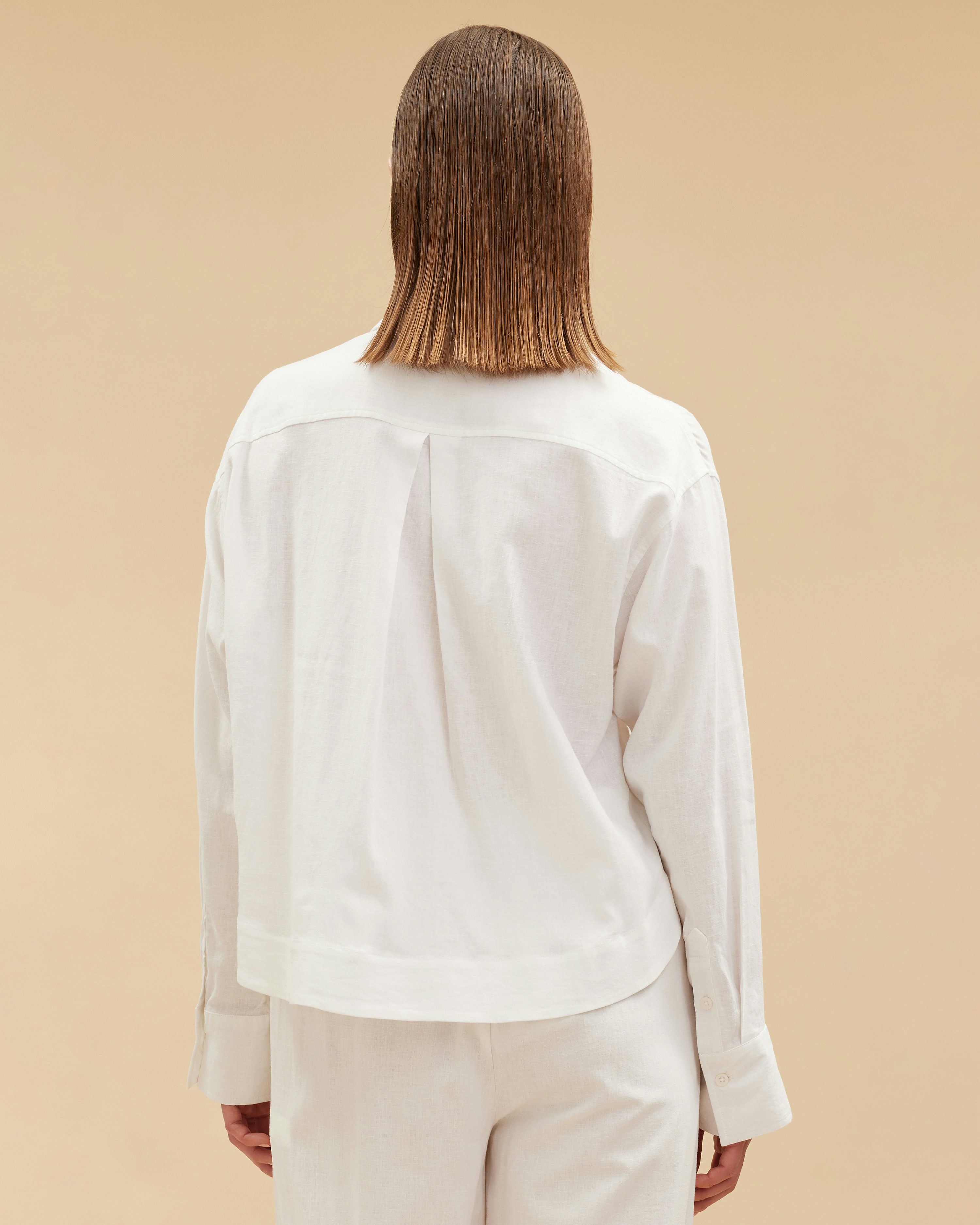 Lina White, Slim-Fit Linen Shirt –