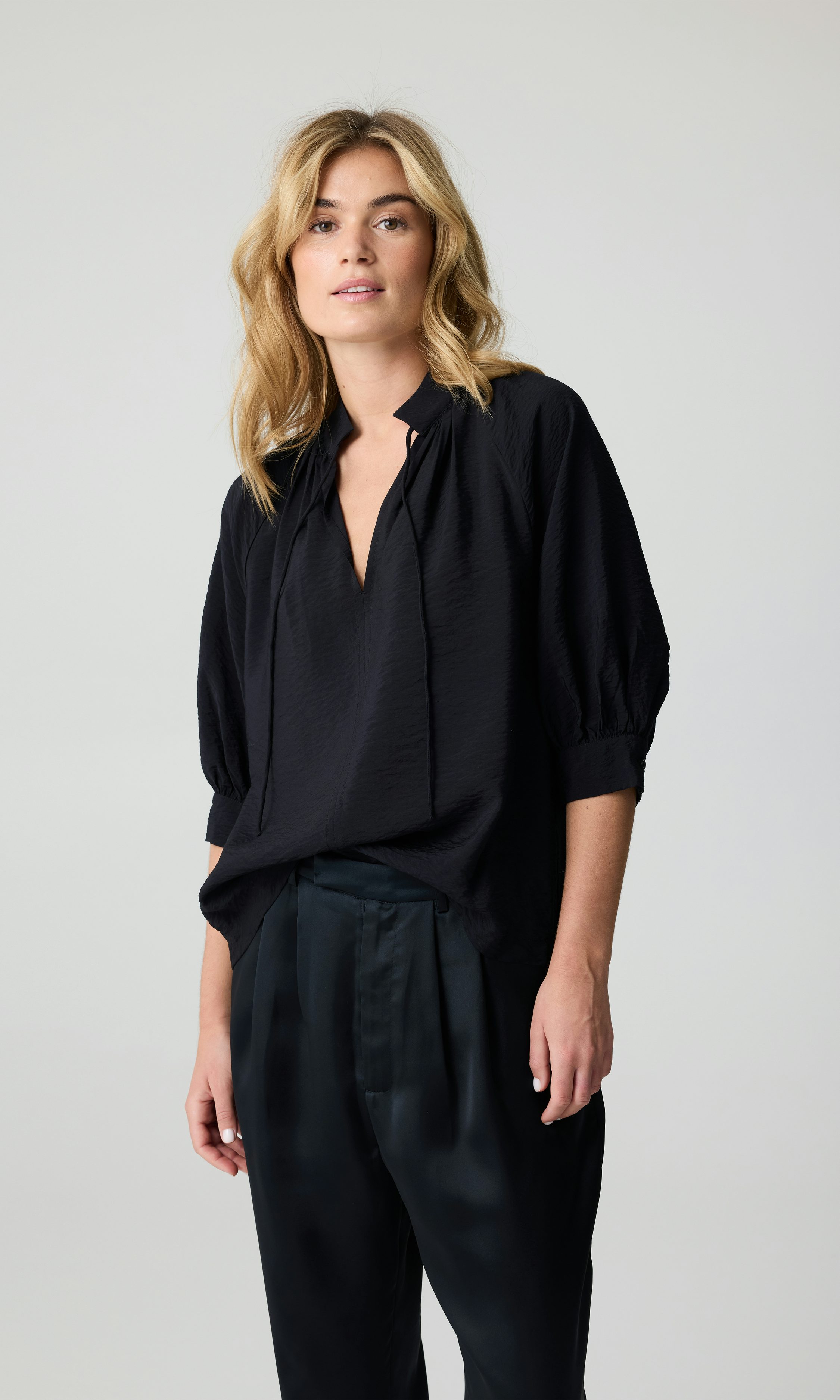 Aurora blouse Black | elu