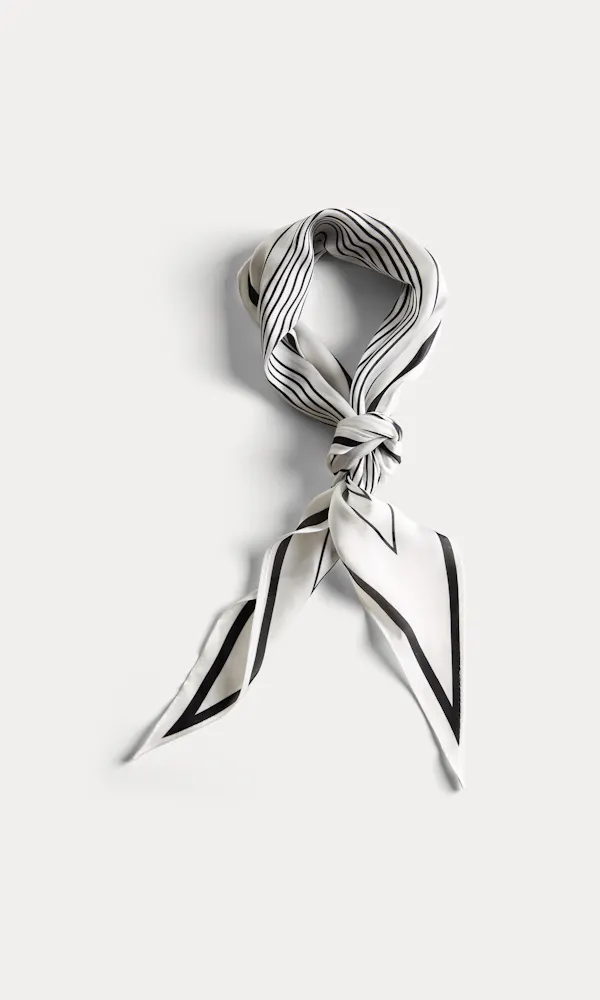 svart-skjerf-med-striper-damekl-r-cubus